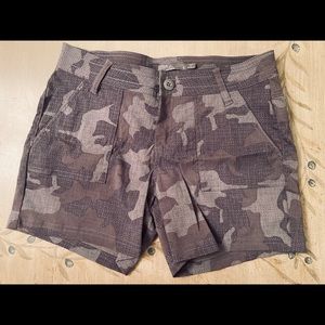 Prana Olivia Short Gravel Camo size 4 OPF 50 stretch Zion mid-rise relaxed fit